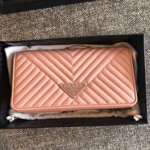 Prada Wallet on Chain